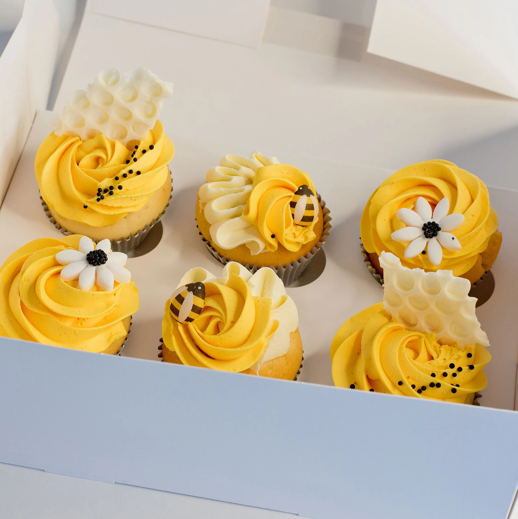 What will Baby Bee??? Gender Reveal cupcakes - Image 4