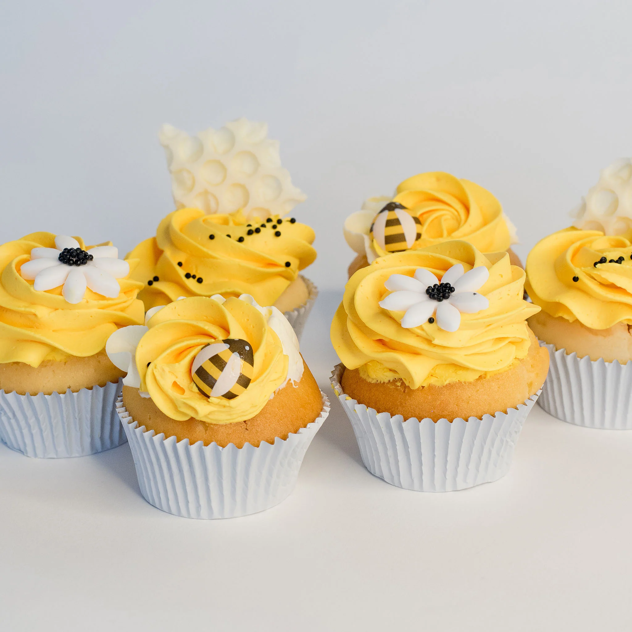 What will Baby Bee??? Gender Reveal cupcakes - Image 5