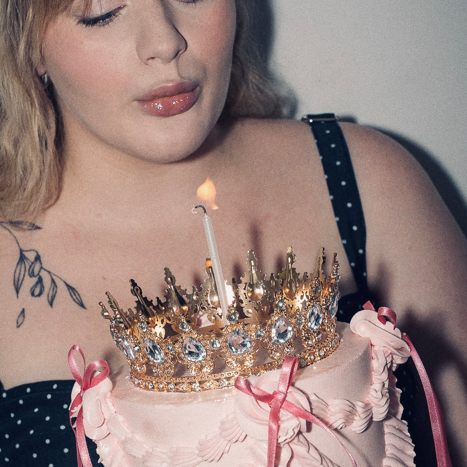 Vintage Crown Cake - Image 5